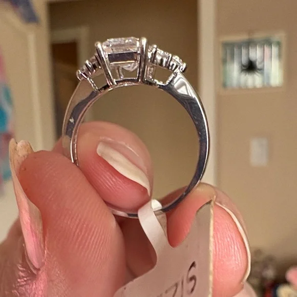 Elegant Silver Women's Ring - Picture 4 of 6